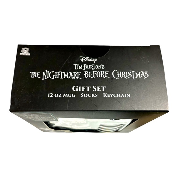 NIGHTMARE BEFORE CHRISTMAS GIFT SET 12 oz MUG, SOCKS, & KEYCHAIN NIB - Picture 3 of 7